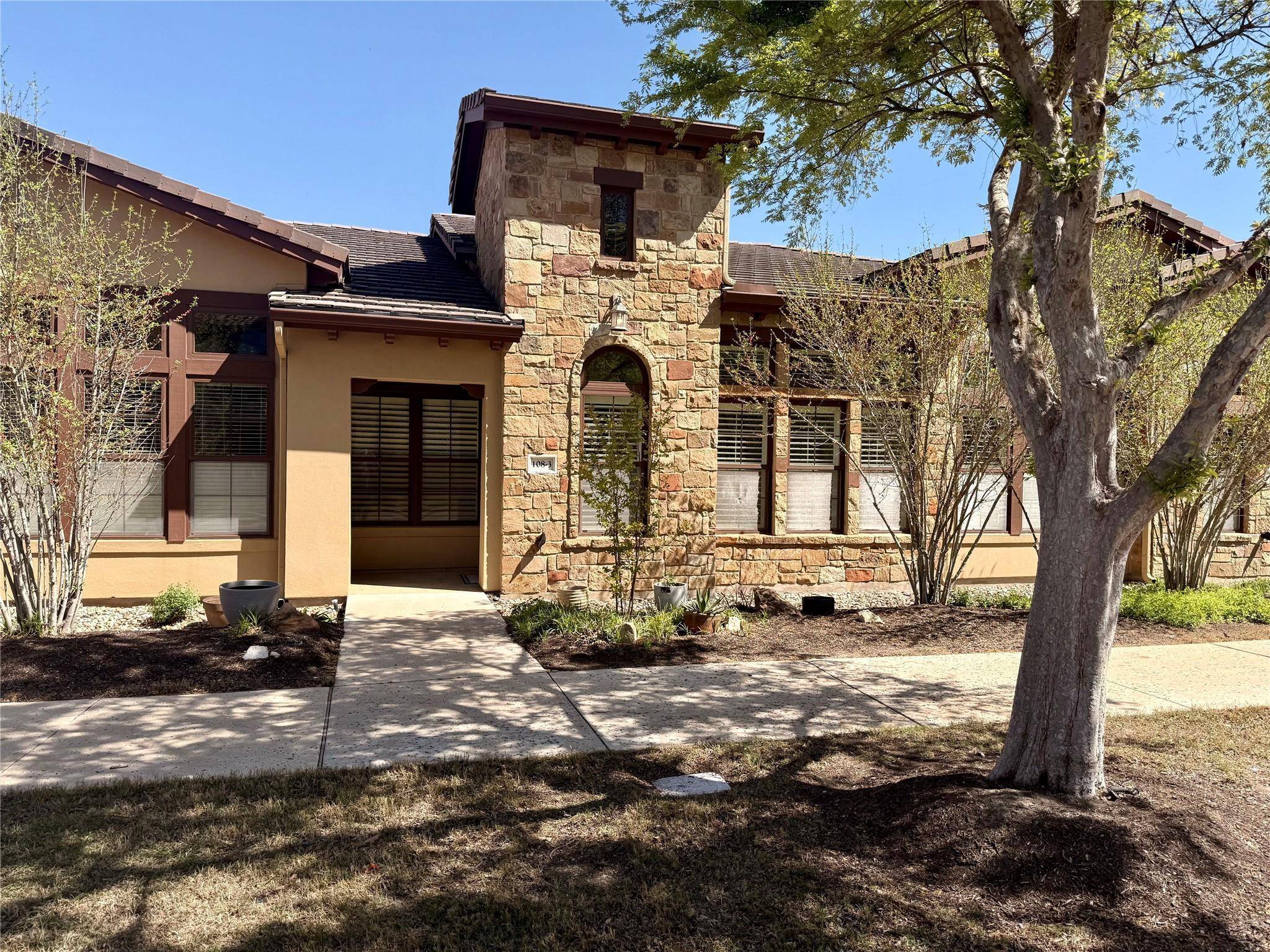 108 Rivalto CIR #C3, Lakeway, TX 78734