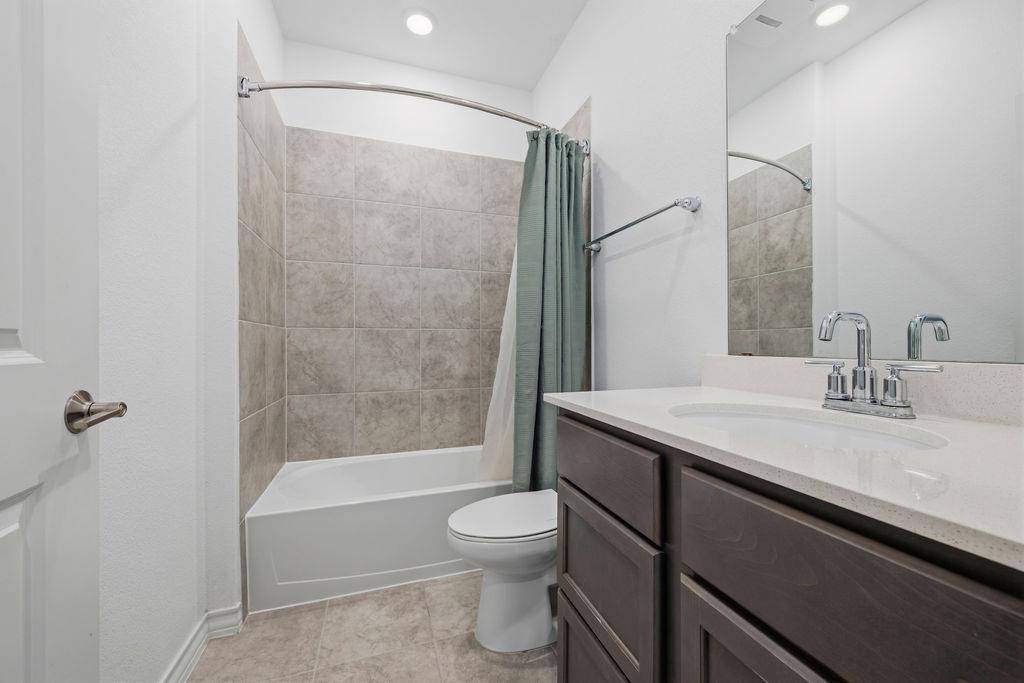 205 Stinchcomb RD, Hutto, TX 78634