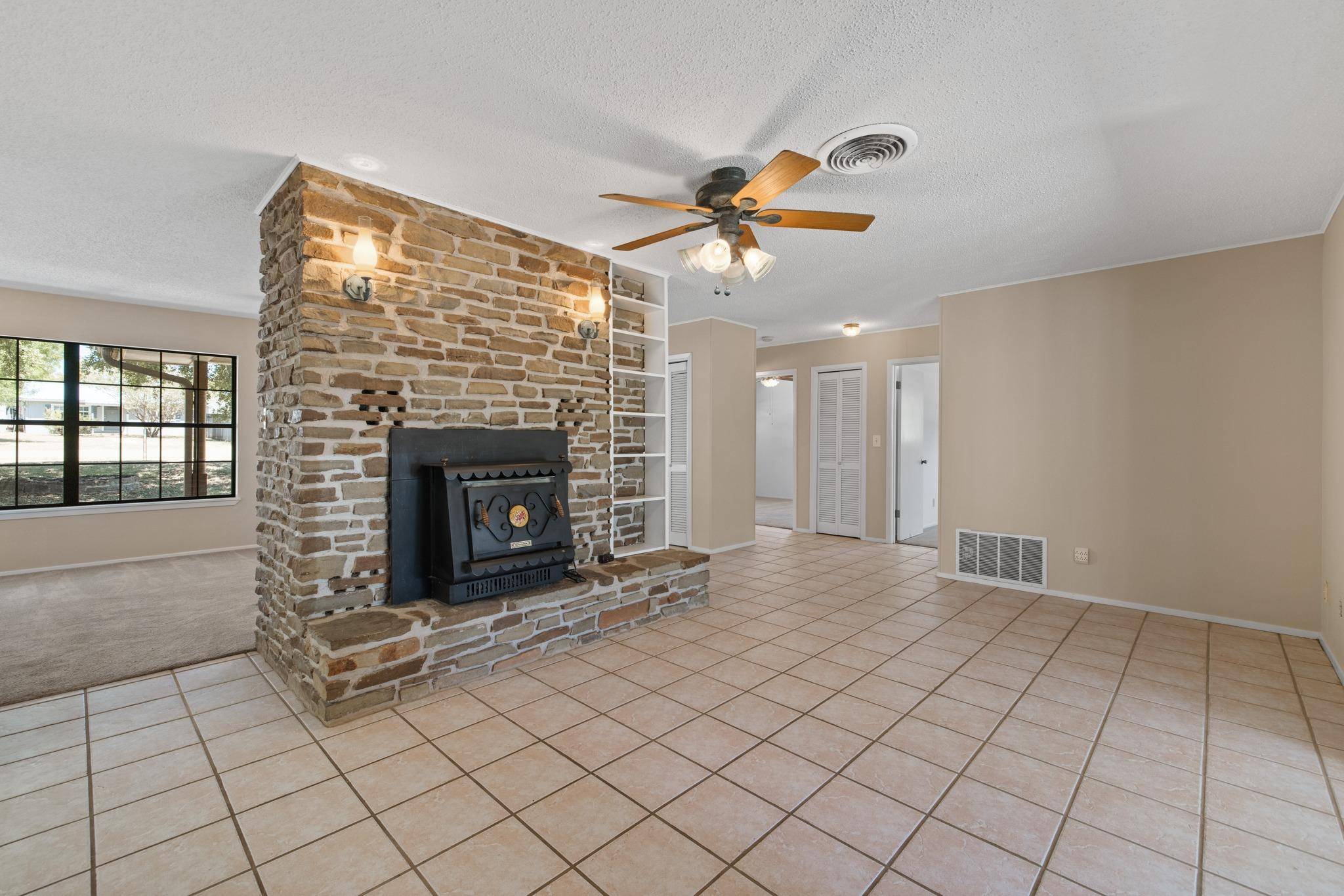 606 Cedar DR, Buchanan Dam, TX 78609