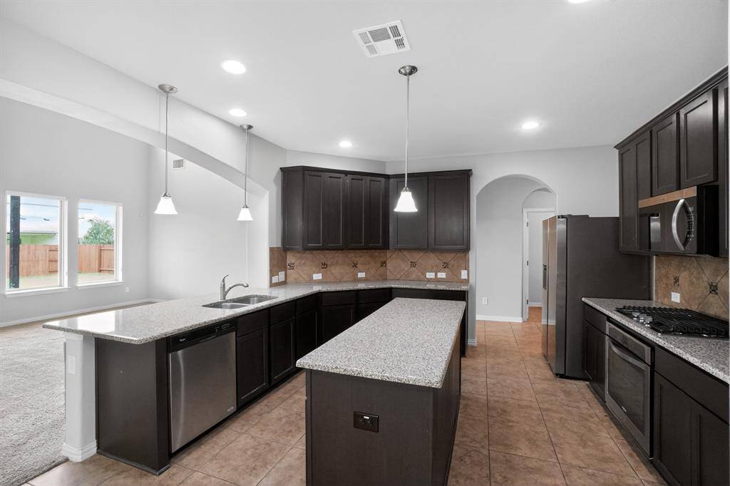 348 Vista Gardens DR, Buda, TX 78610