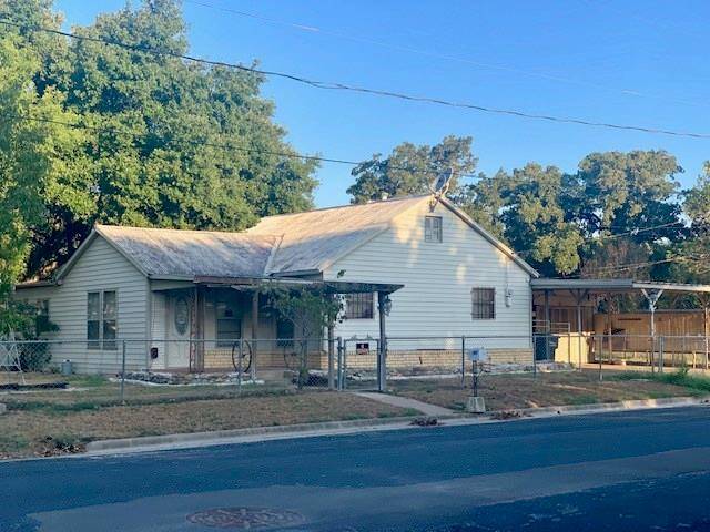 909 N Grimes ST, Giddings, TX 78942