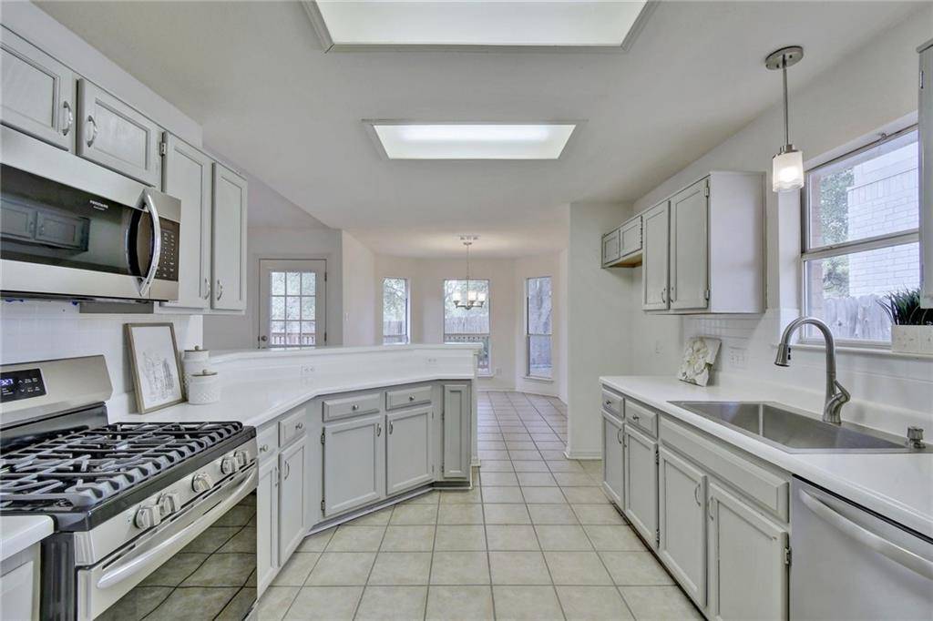 2435 Roundabout LN, Round Rock, TX 78664