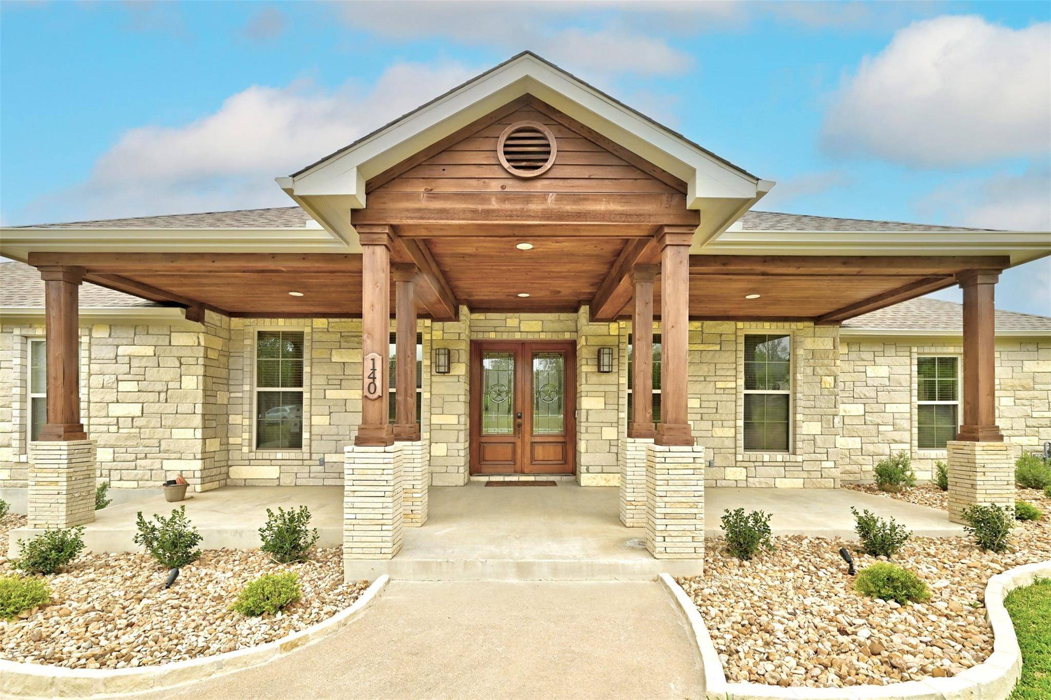 140 Winchester RD, Bastrop, TX 78602