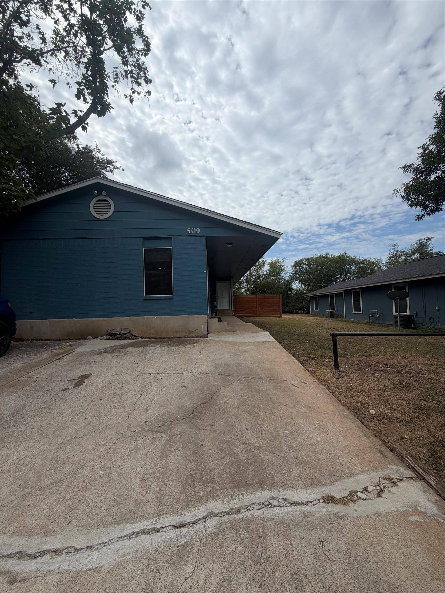 509 Central Ave #A, Elgin, TX 78621