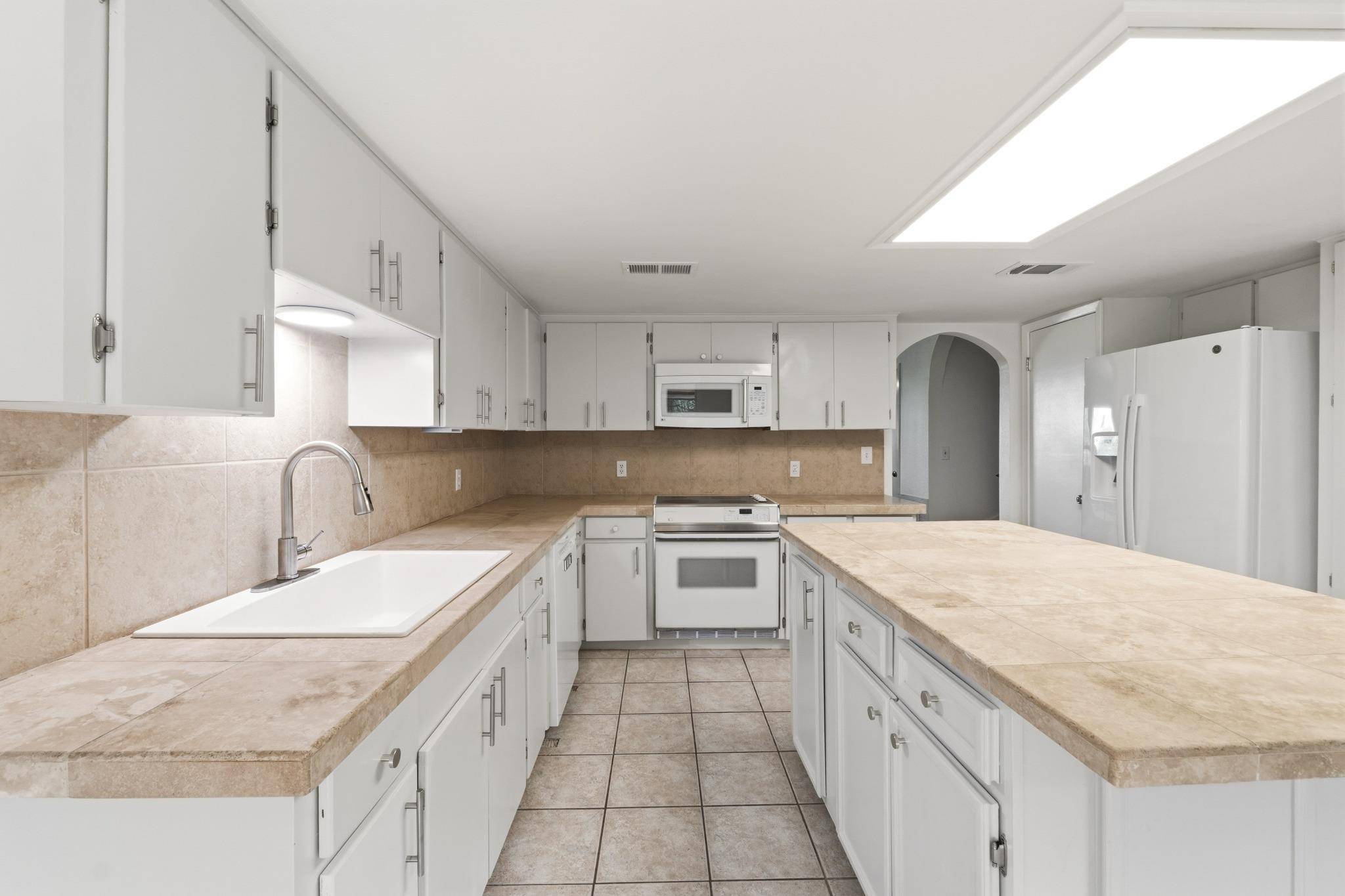 606 Rolling Hills RD, Liberty Hill, TX 78642