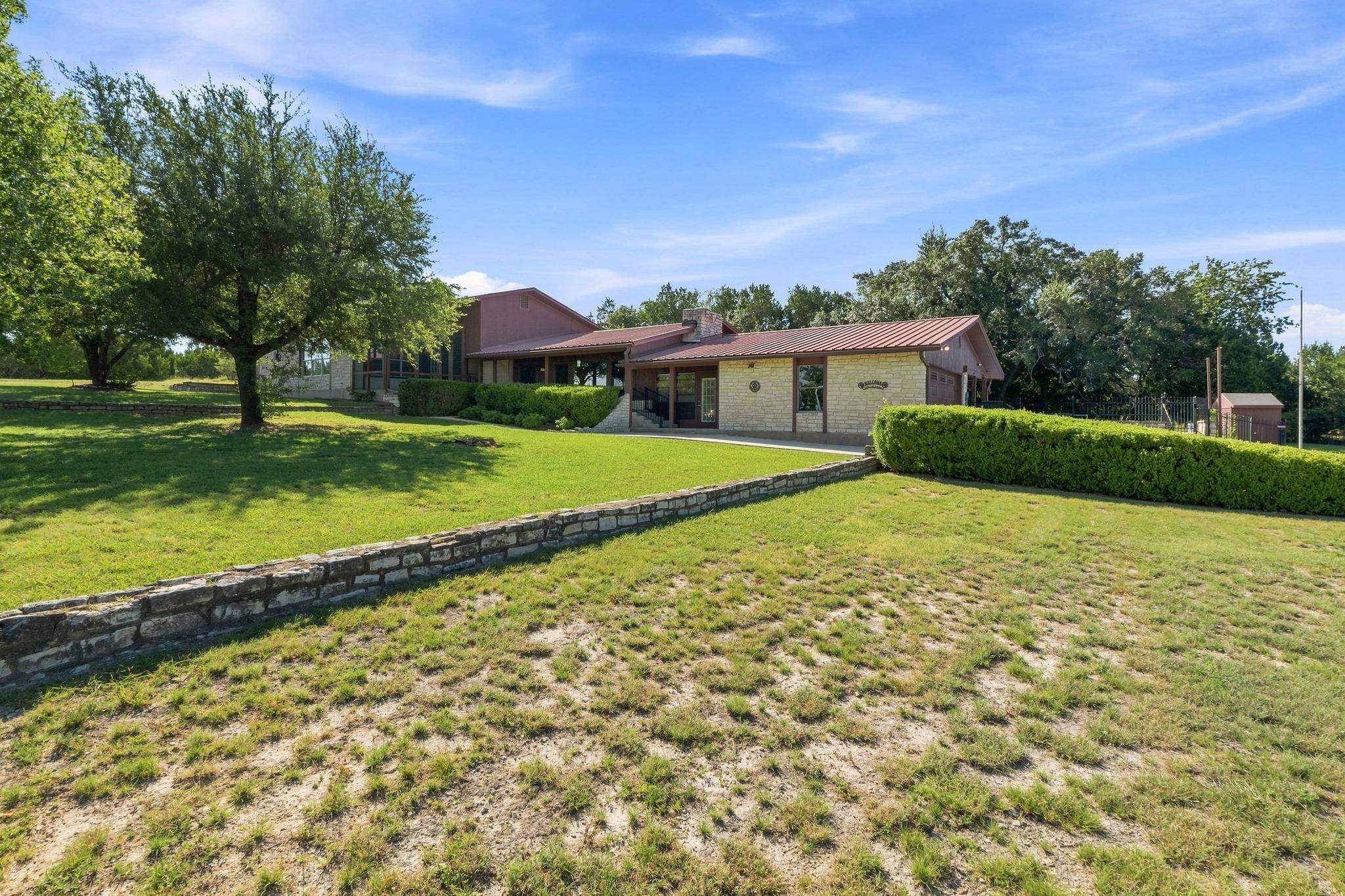 606 Rolling Hills RD, Liberty Hill, TX 78642