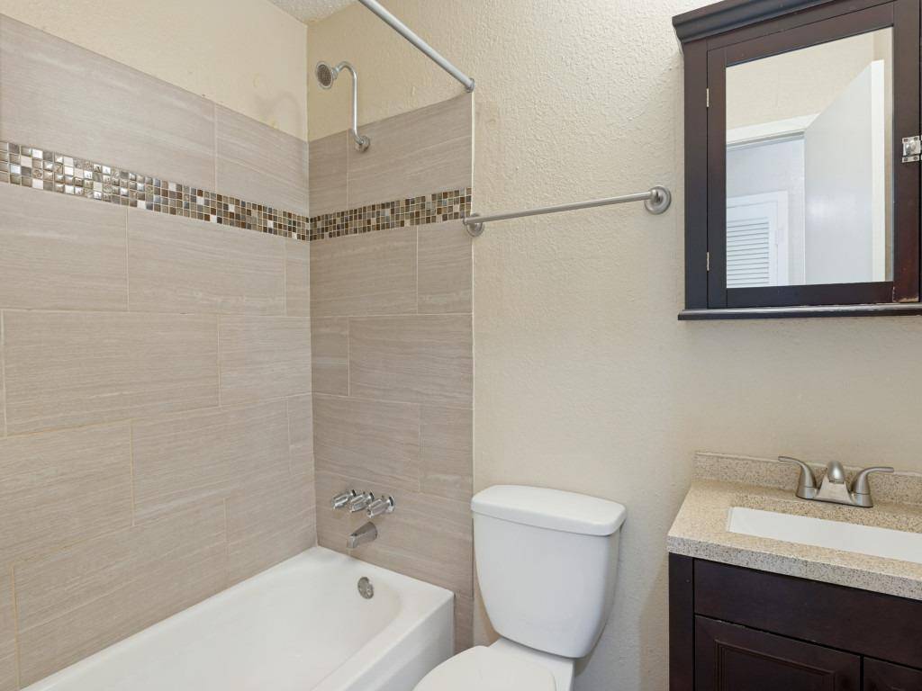 2401 Manor Rd #218, Austin, TX 78722