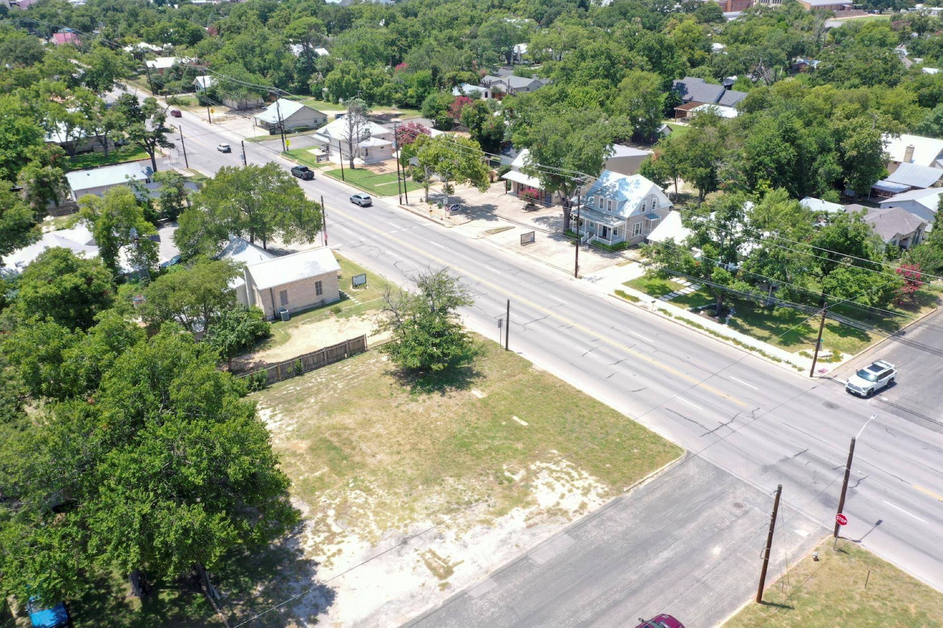 611 N Llano ST, Fredericksburg, TX 78624