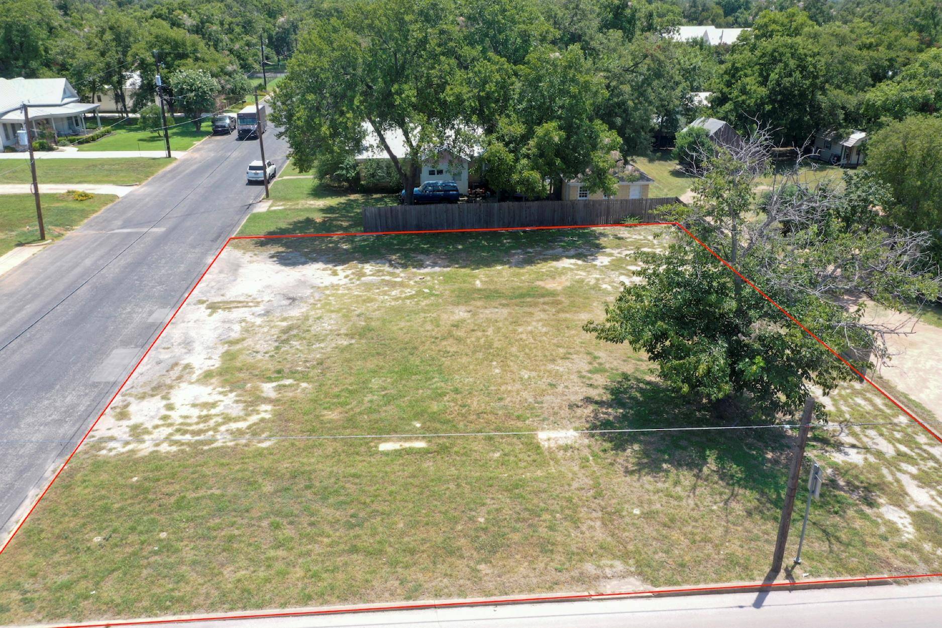 611 N Llano ST, Fredericksburg, TX 78624