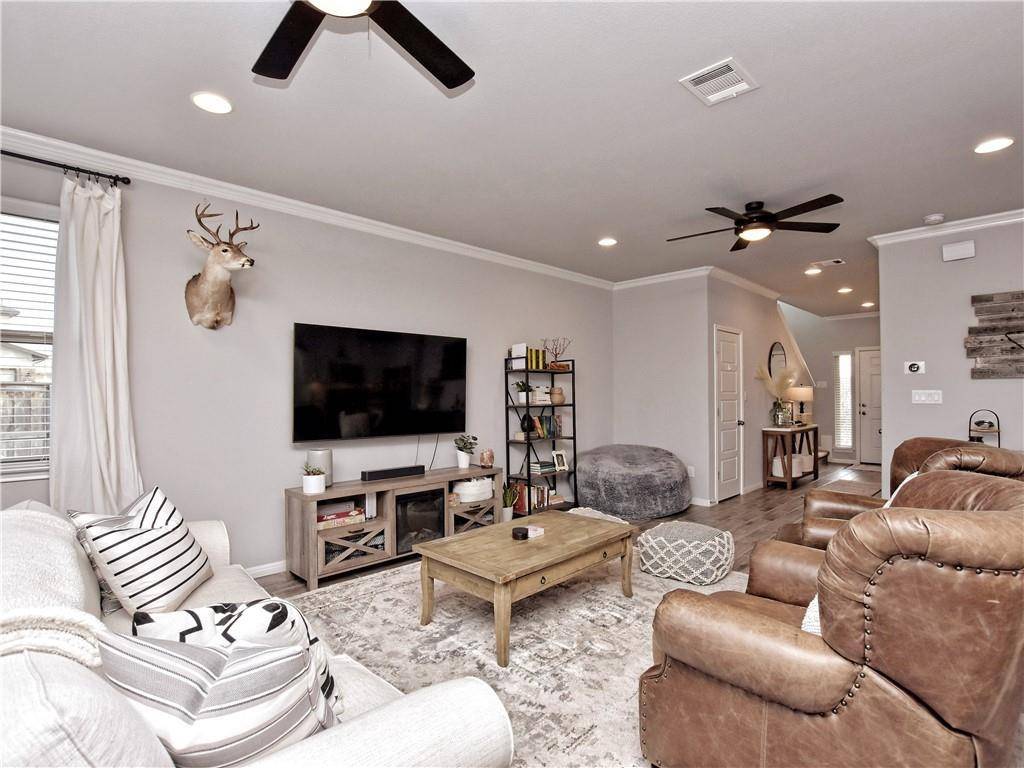 100 Shearwater LN, Leander, TX 78641