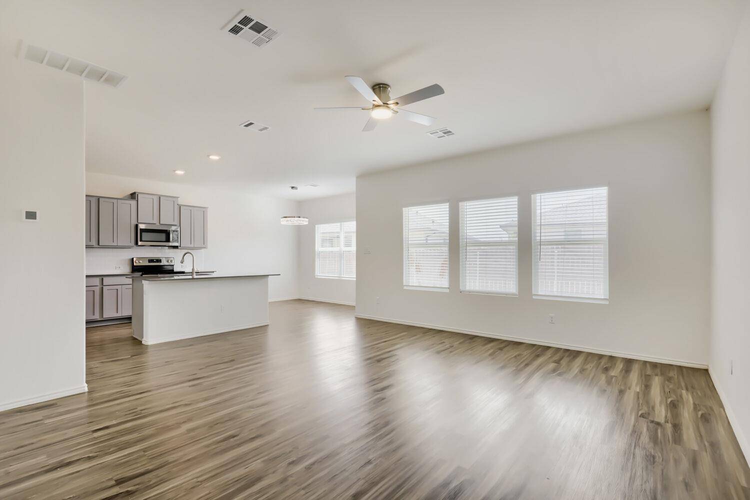 125 Guardian Angel CT, Jarrell, TX 76537