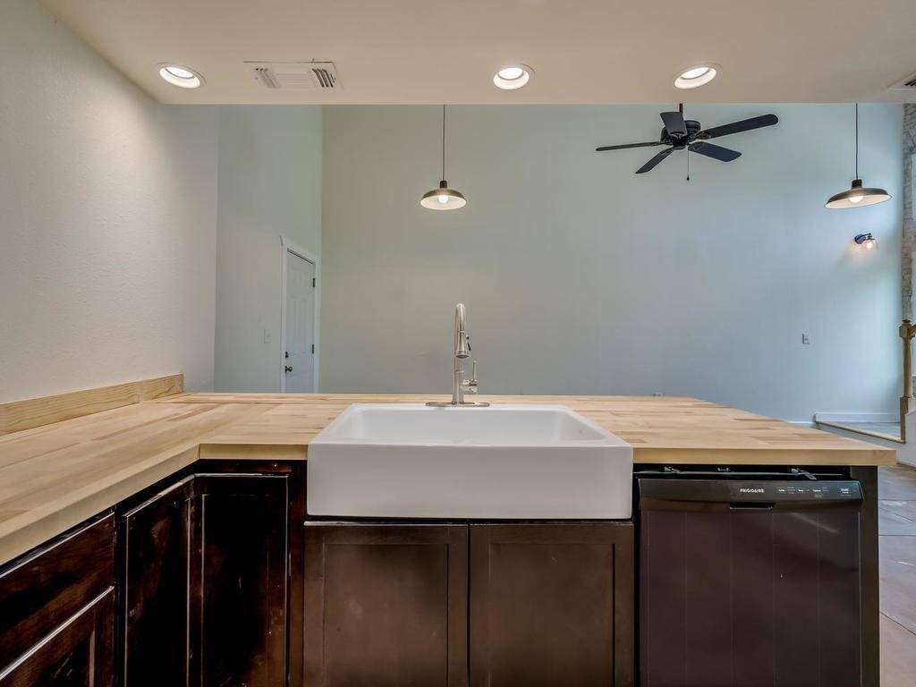 110 S Main ST #103, Elgin, TX 78621