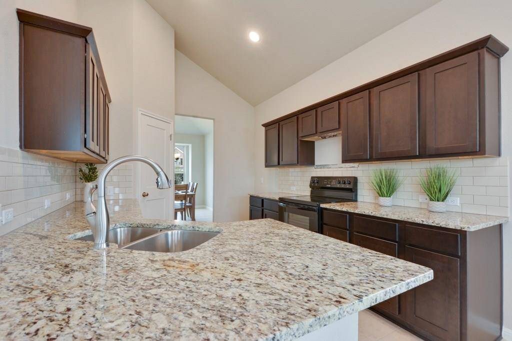 1007 Lauren WAY, Hutto, TX 78634