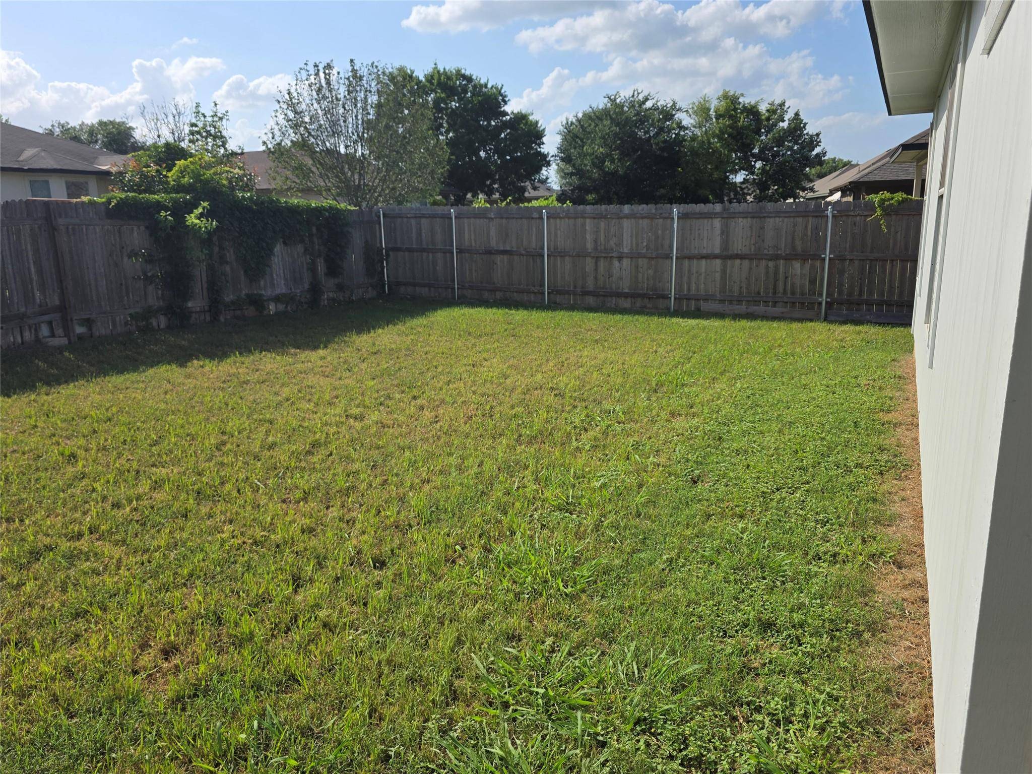 319 Riverwalk DR, Hutto, TX 78634