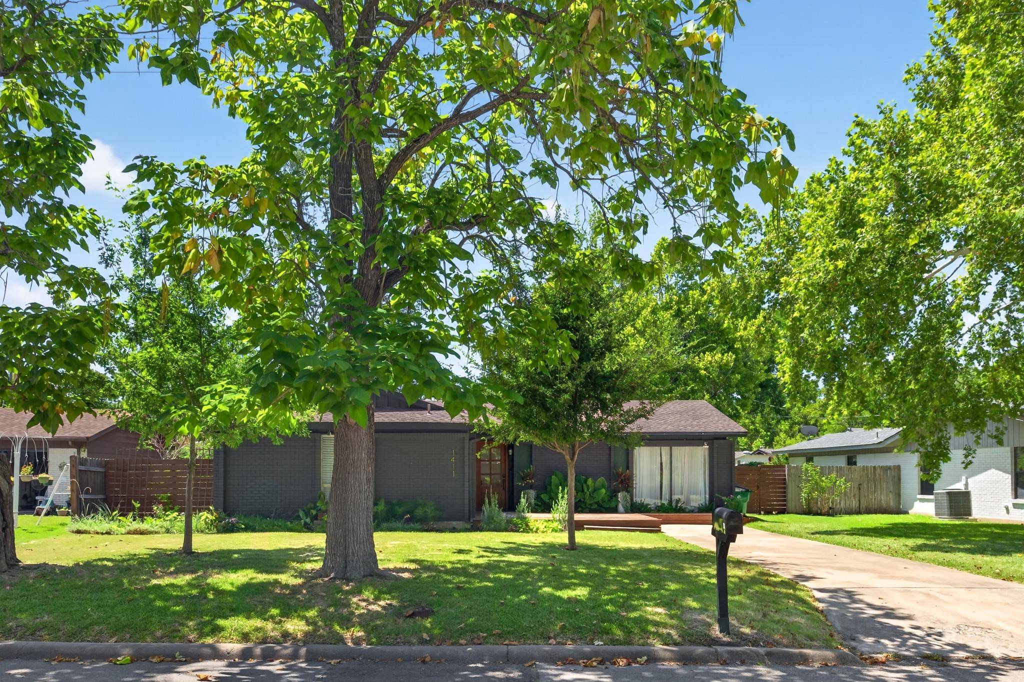 1411 Gilmore ST, Taylor, TX 76574