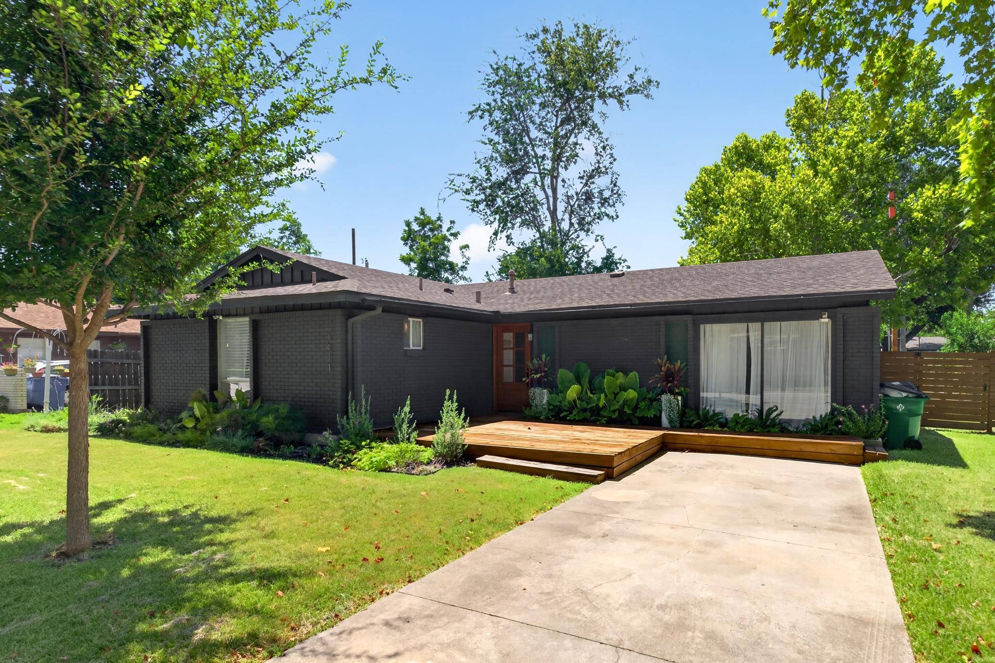 1411 Gilmore ST, Taylor, TX 76574