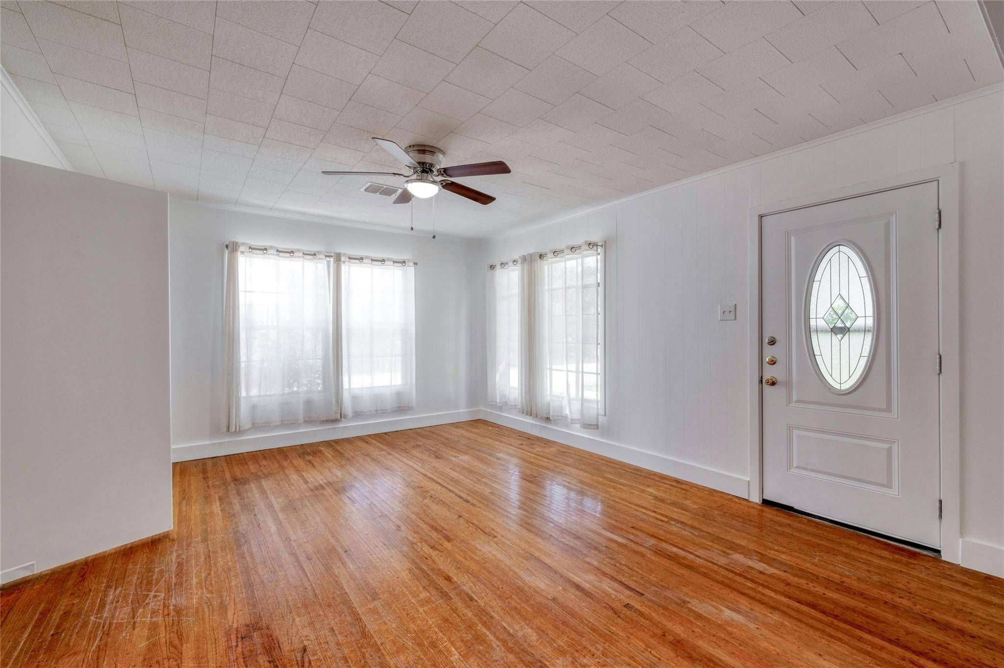 511 Sloan ST, Taylor, TX 76574