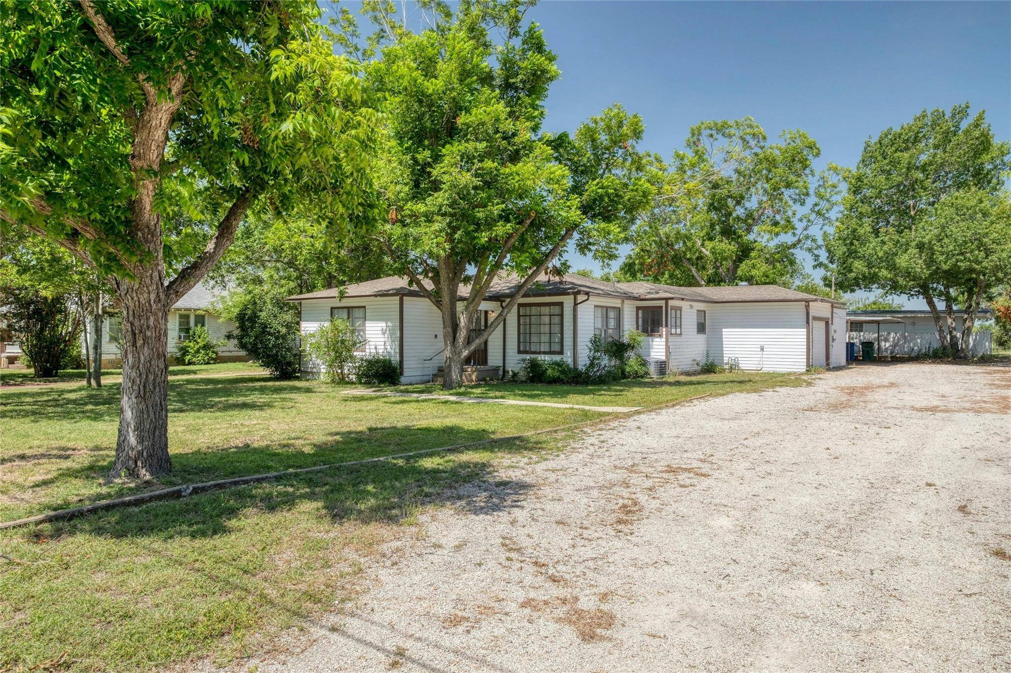 511 Sloan ST, Taylor, TX 76574