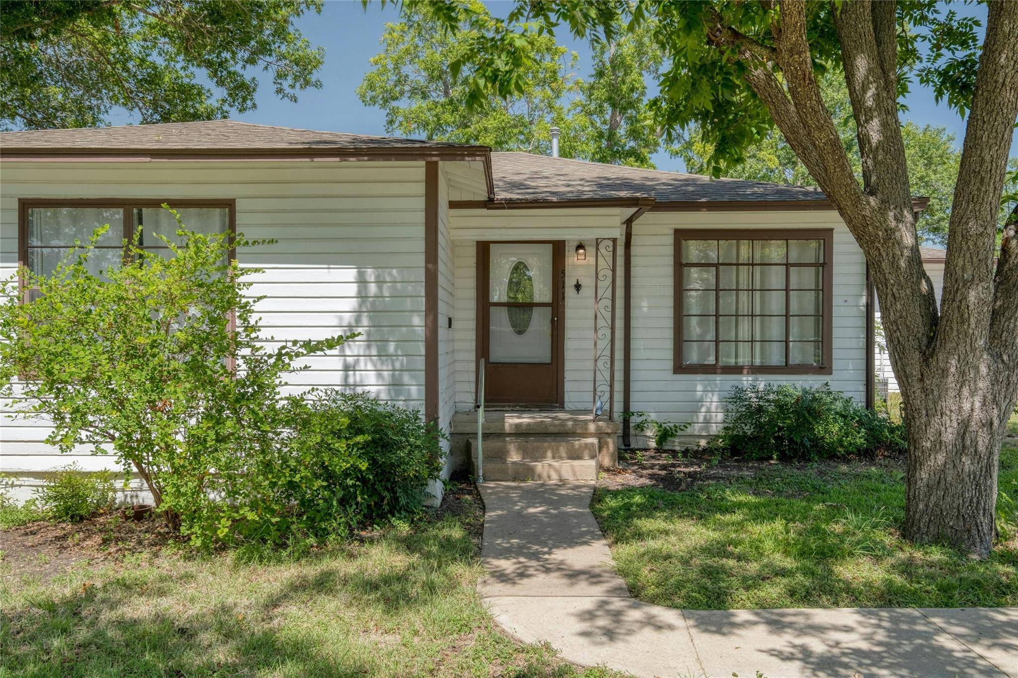 511 Sloan ST, Taylor, TX 76574