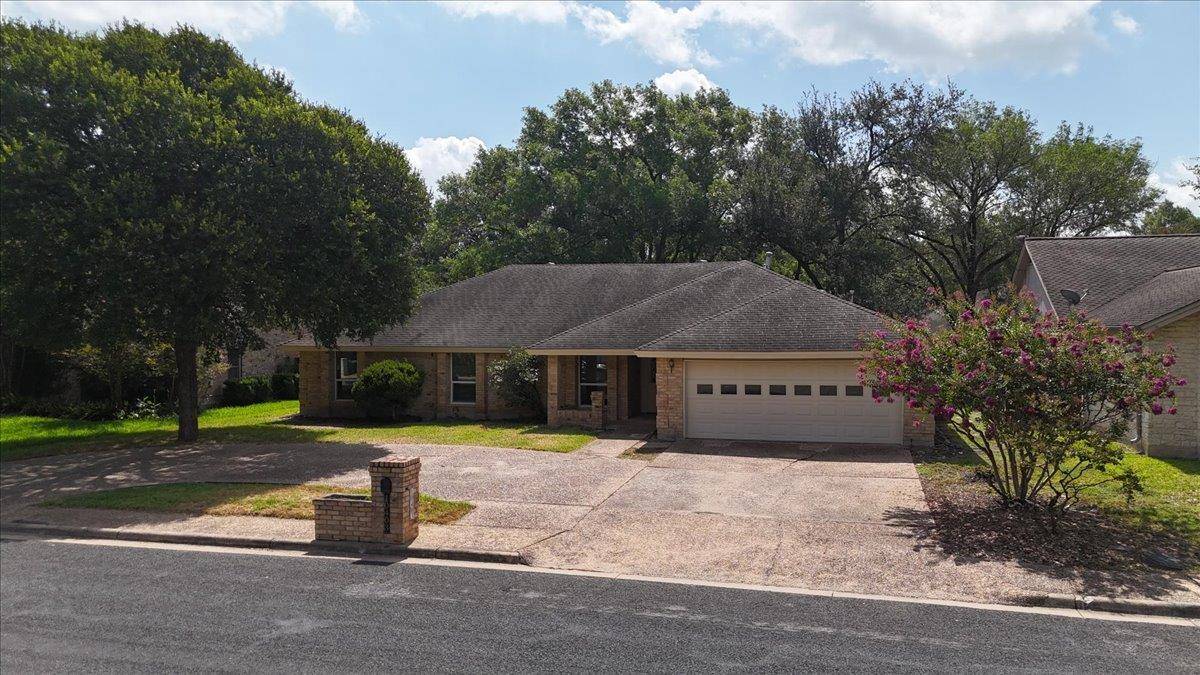 10403 Pinehurst DR, Austin, TX 78747