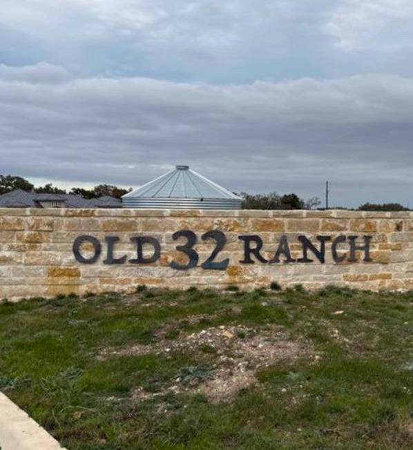 000 Windmill Ridge DR, Blanco, TX 78606