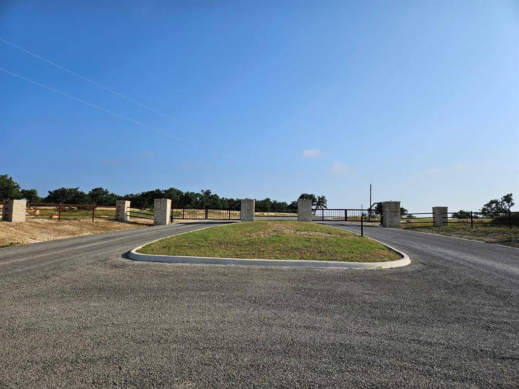 000 Windmill Ridge DR, Blanco, TX 78606