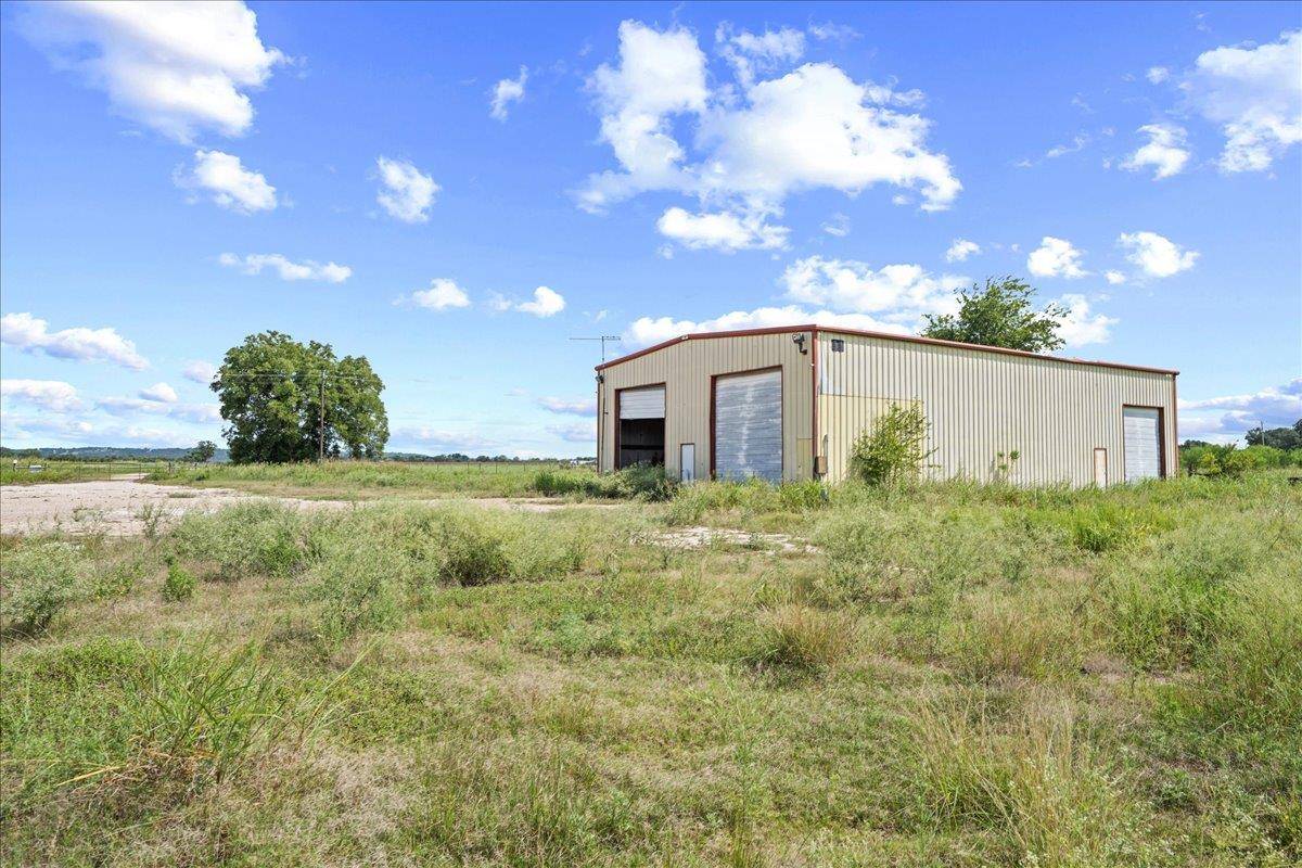 399 Prune RD, La Grange, TX 78945