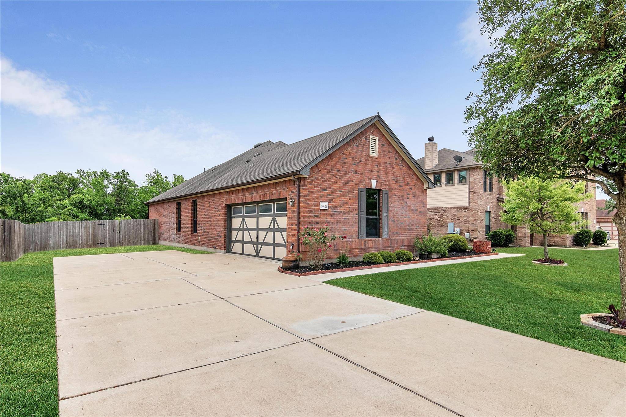 19121 Pencil Cactus DR, Pflugerville, TX 78660