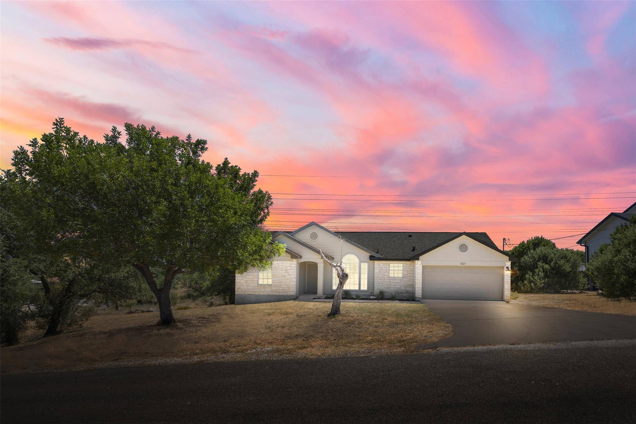 501 Royal CT, Cottonwood Shores, TX 78657