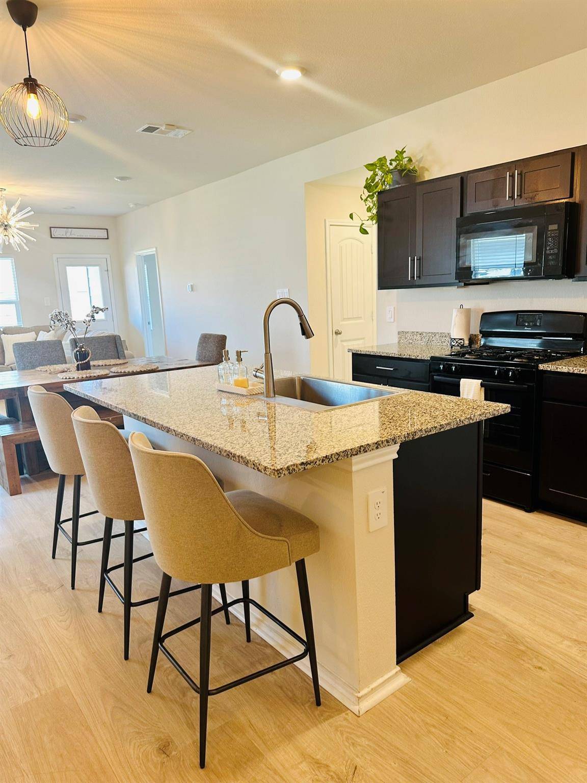 178 Levi LNDG, Kyle, TX 78640