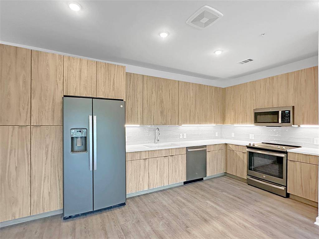 4802 S Congress Ave #324, Austin, TX 78745