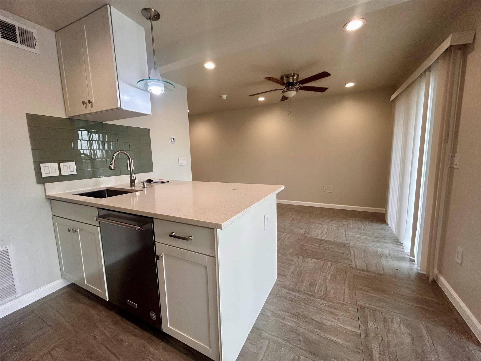 901 E 40th ST #102, Austin, TX 78751