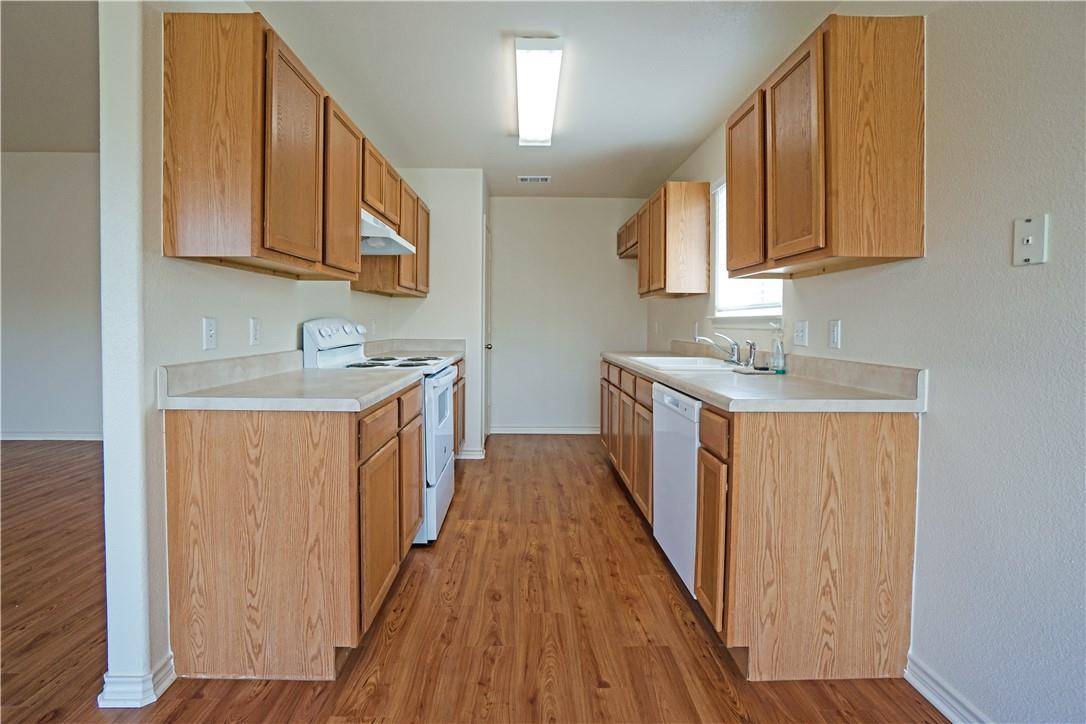 2903 Don Hill LN, Taylor, TX 76574