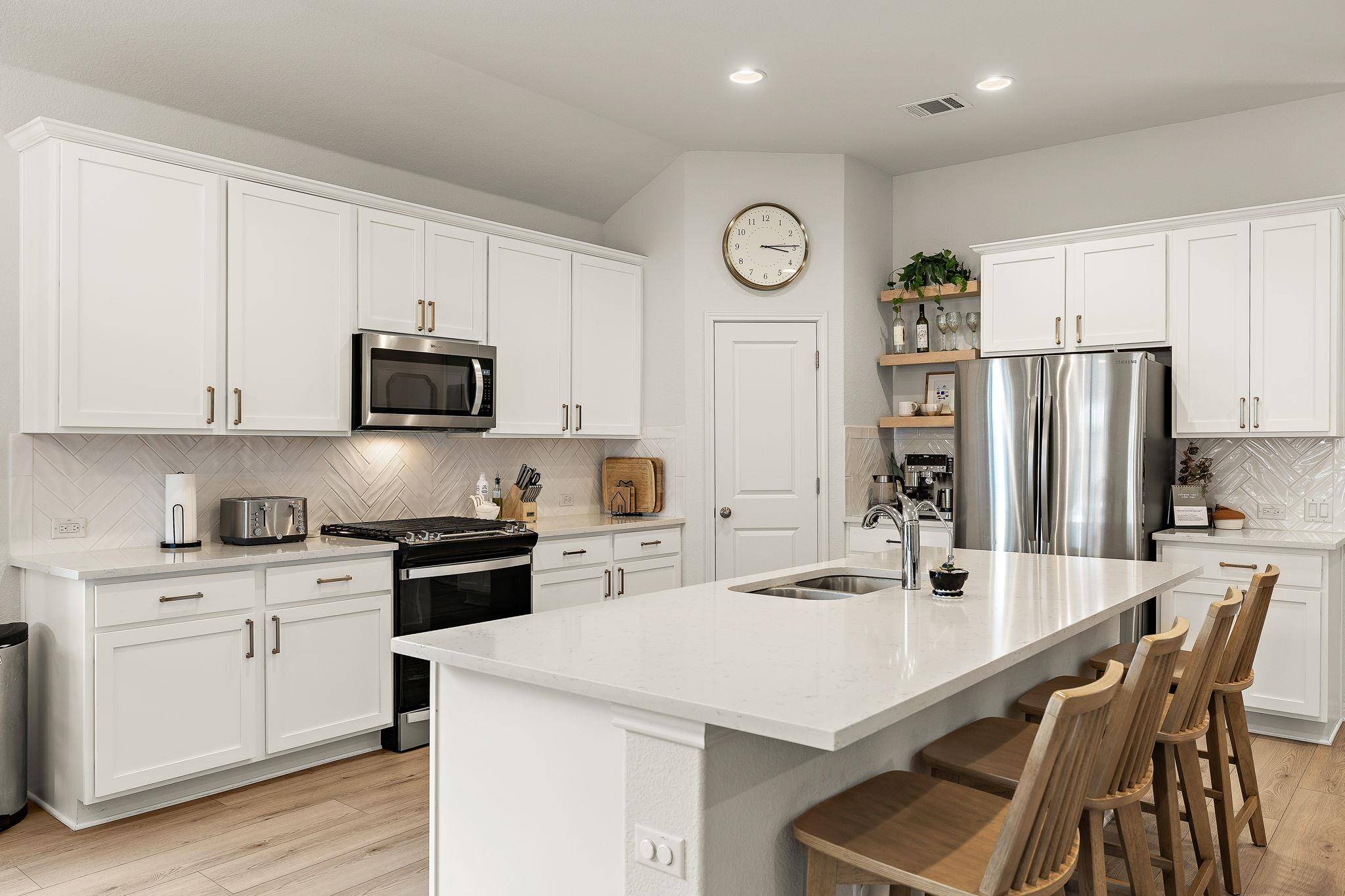 220 Castlefields ST, Hutto, TX 78634