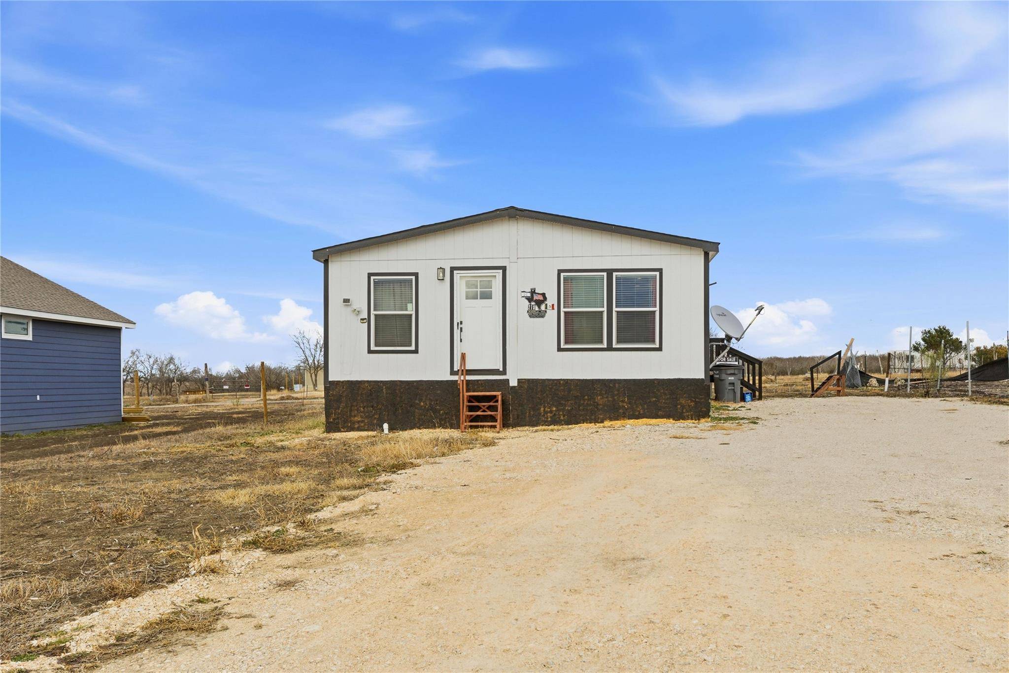 279 Pajarilla PASS, Del Valle, TX 78617