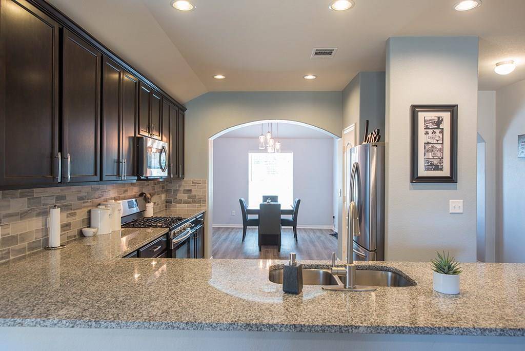 201 Maxmillion LN, Buda, TX 78610
