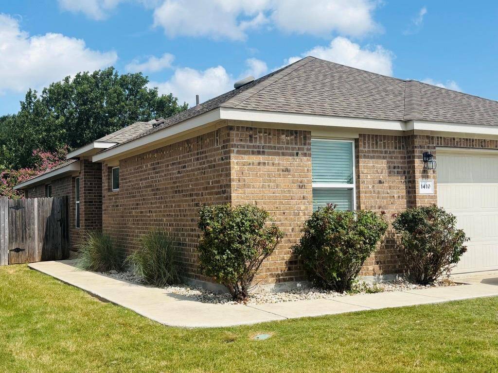 1410 Walden Pond DR, Pflugerville, TX 78660