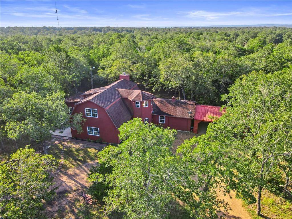 425 Woodlands DR, Bastrop, TX 78602