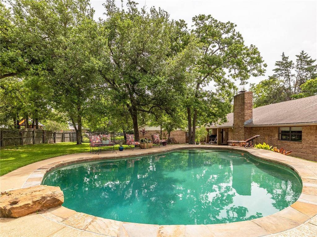 1900 Yokley RD, Rockdale, TX 76567