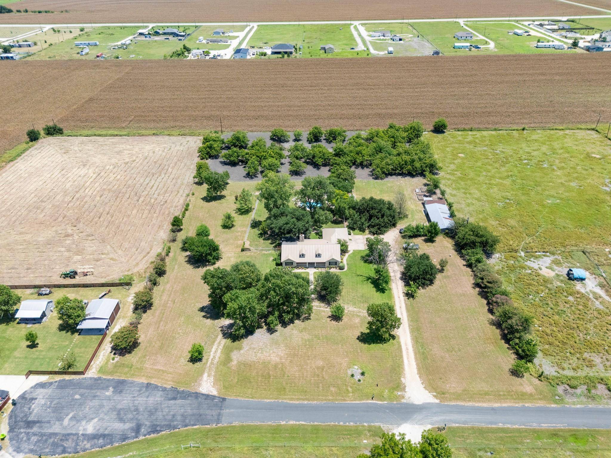 280 Windy LN, Taylor, TX 76574