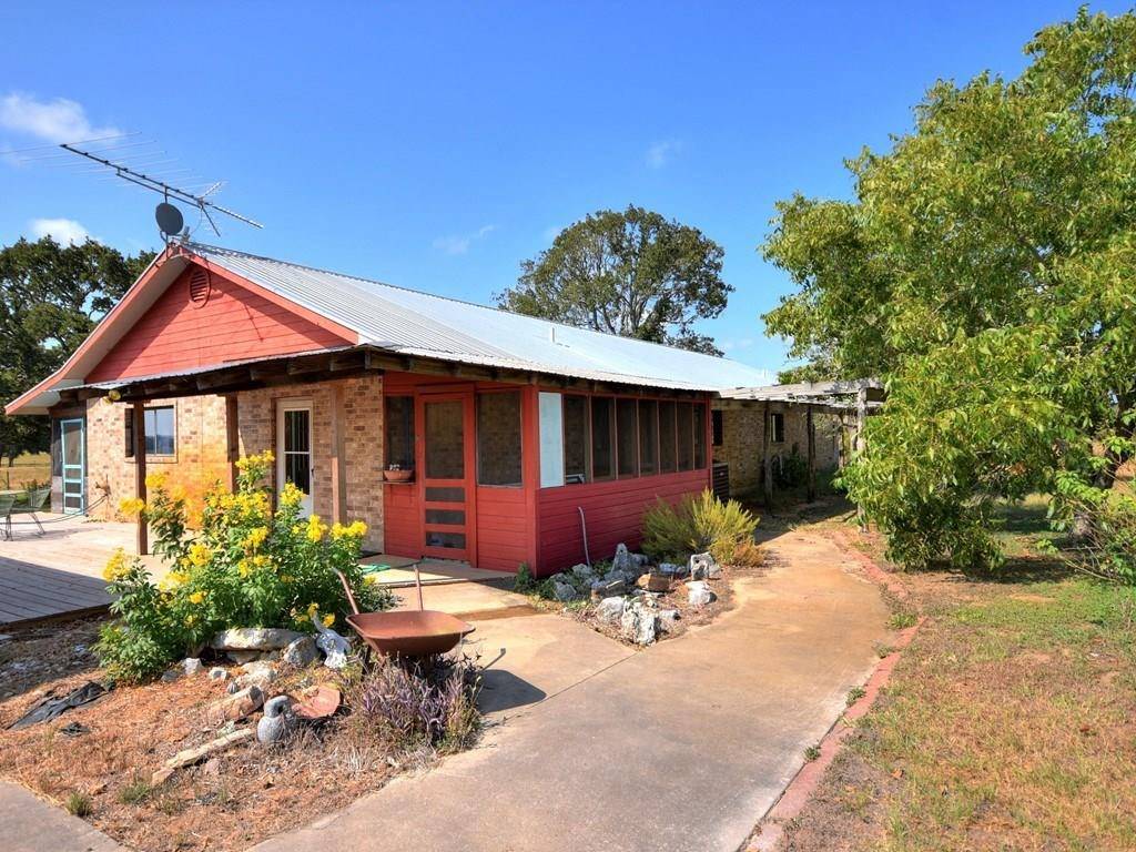 6019 County Road 309, Lexington, TX 78947
