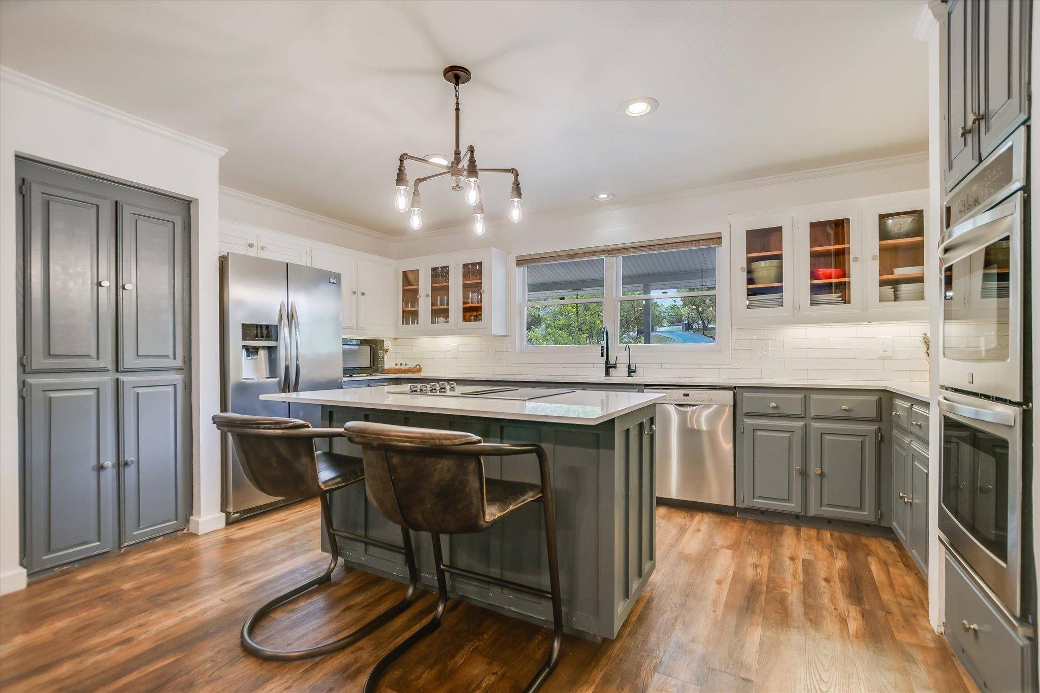 201 Sundown LN, Wimberley, TX 78676