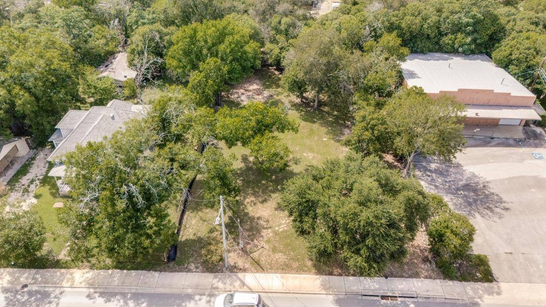 1412 W Hopkins ST, San Marcos, TX 78666