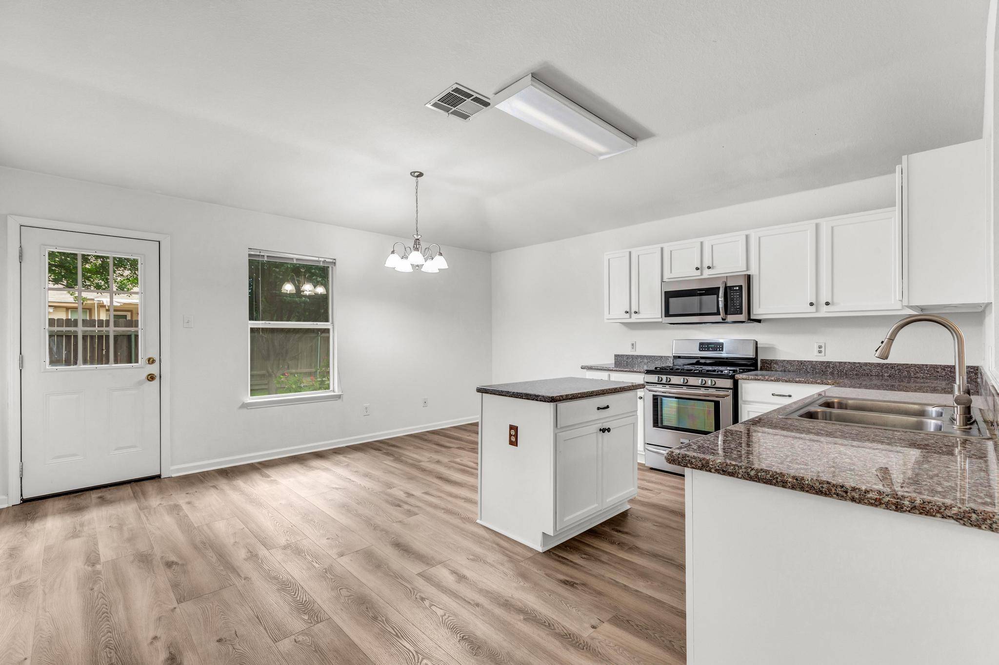 609 Golden Gate DR, Leander, TX 78641