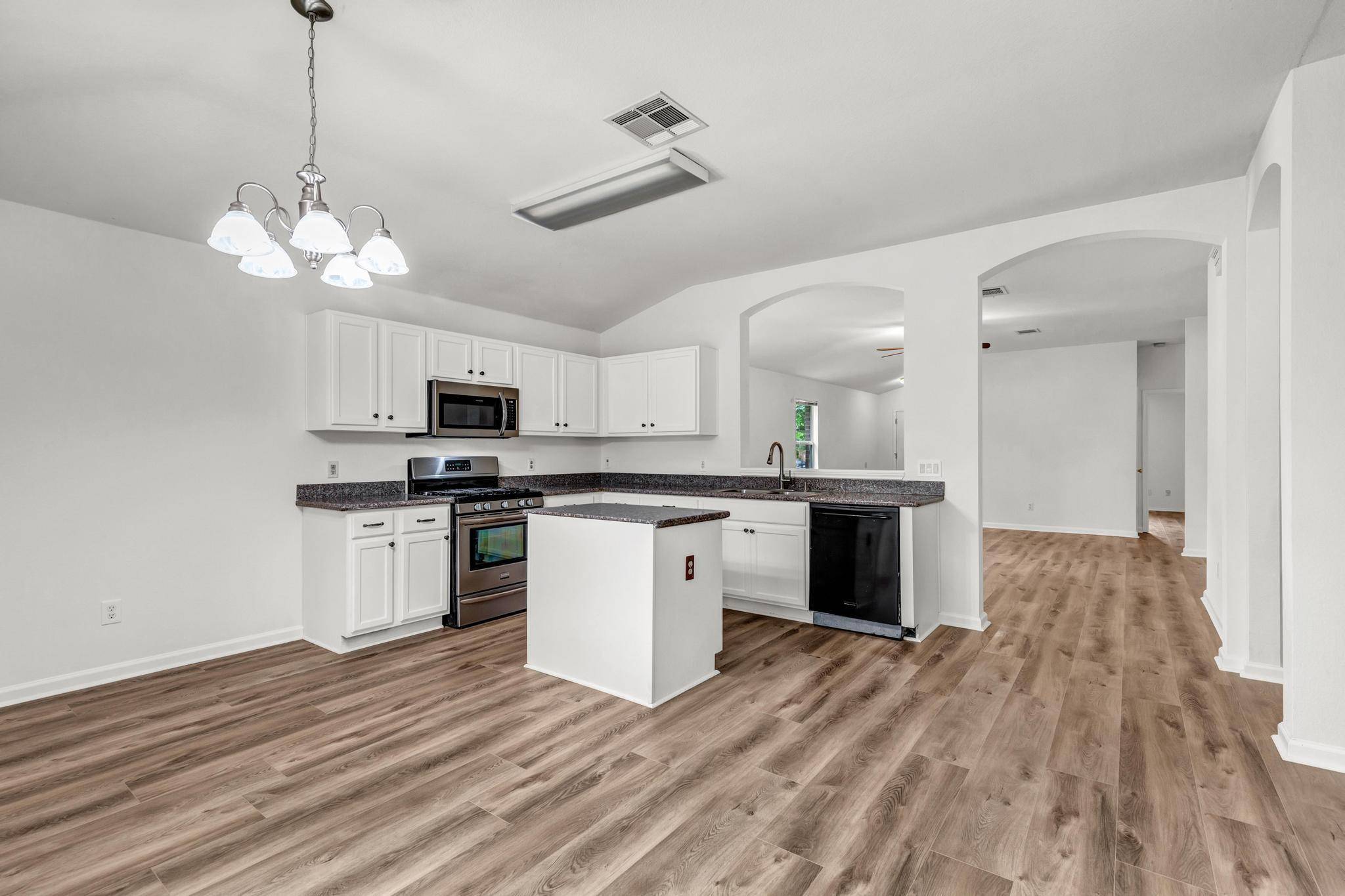 609 Golden Gate DR, Leander, TX 78641
