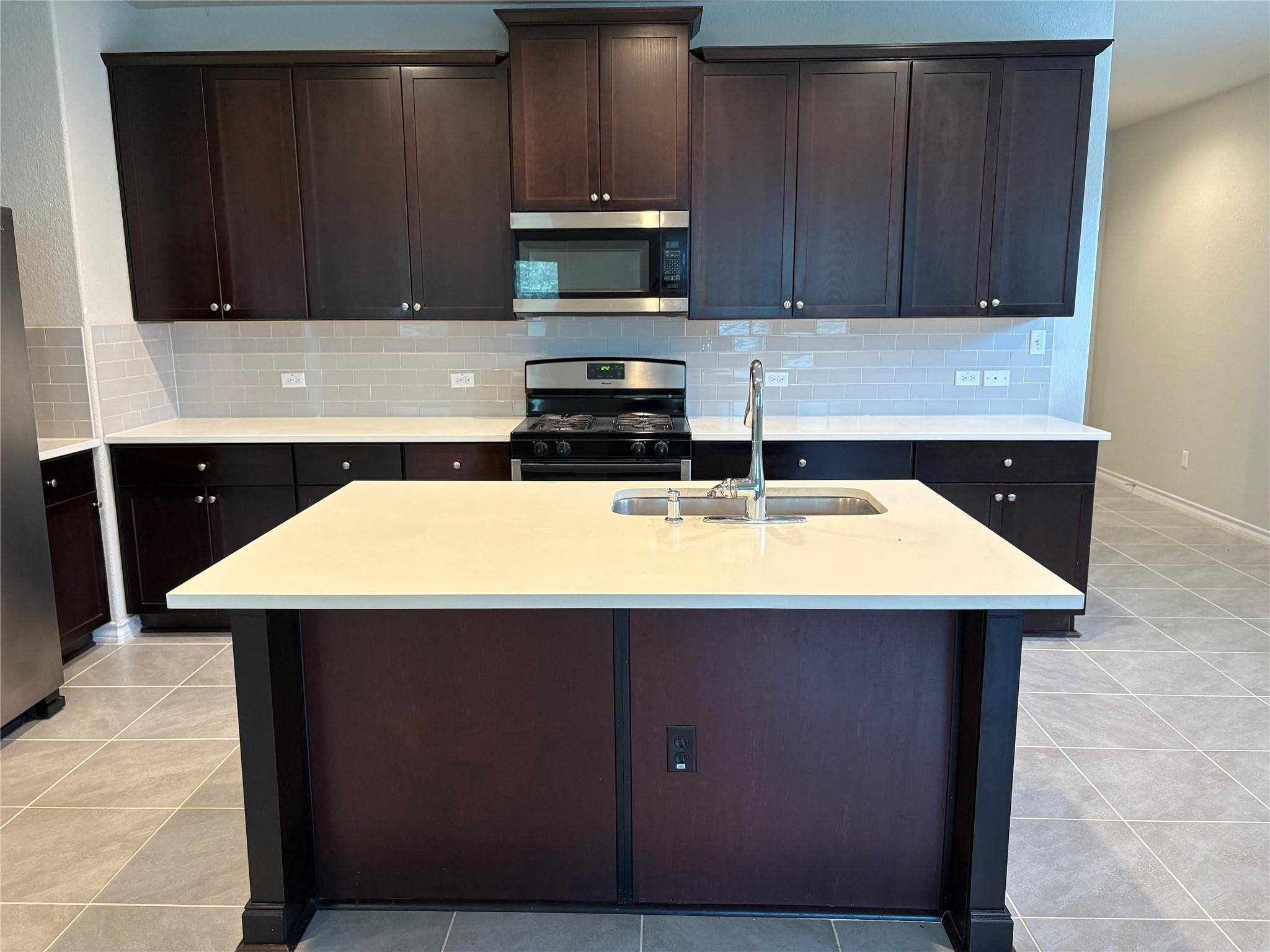 147 Mary Max CIR, San Marcos, TX 78666
