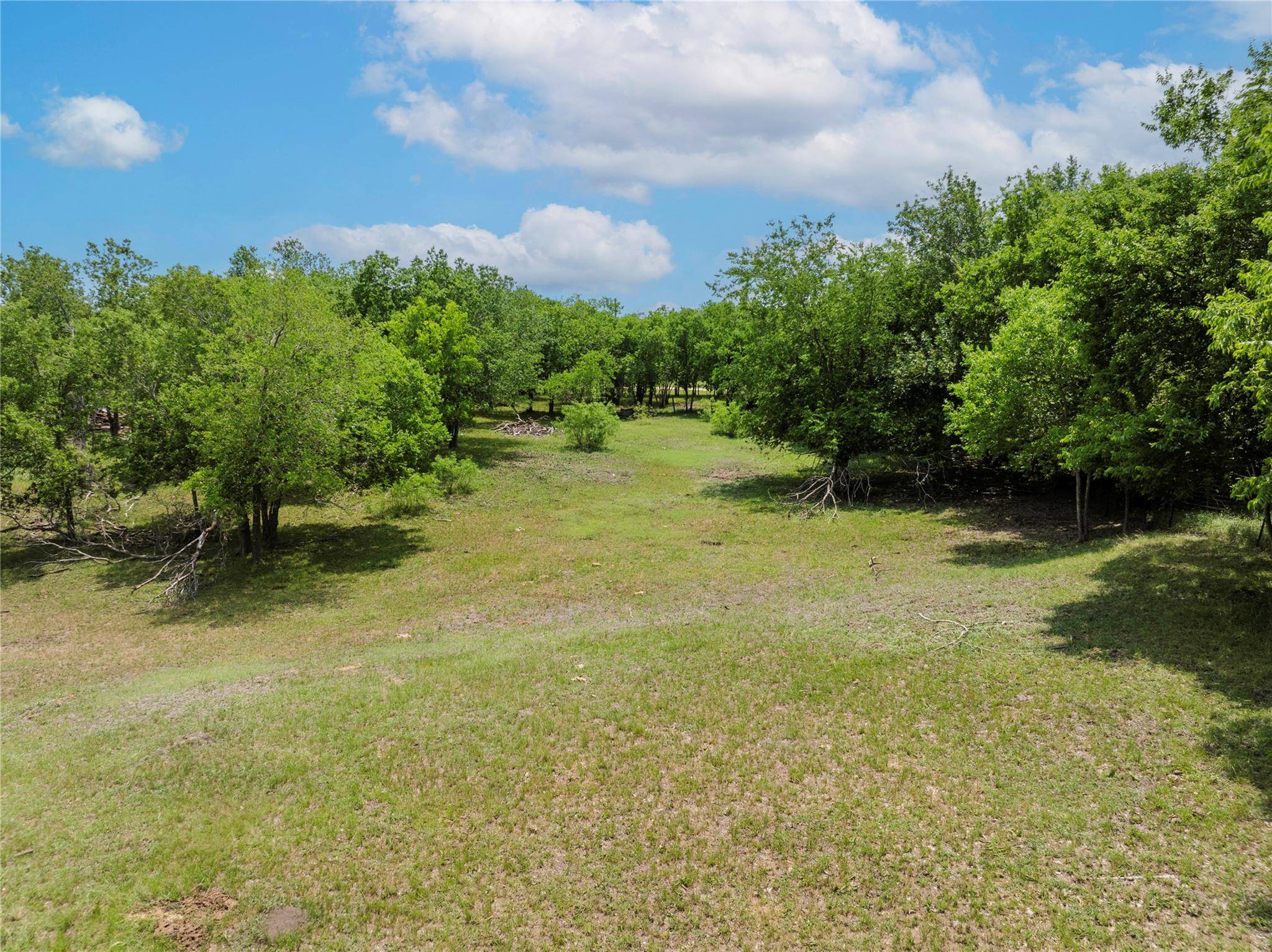 2901 and 2973 S Main ST, Taylor, TX 76574