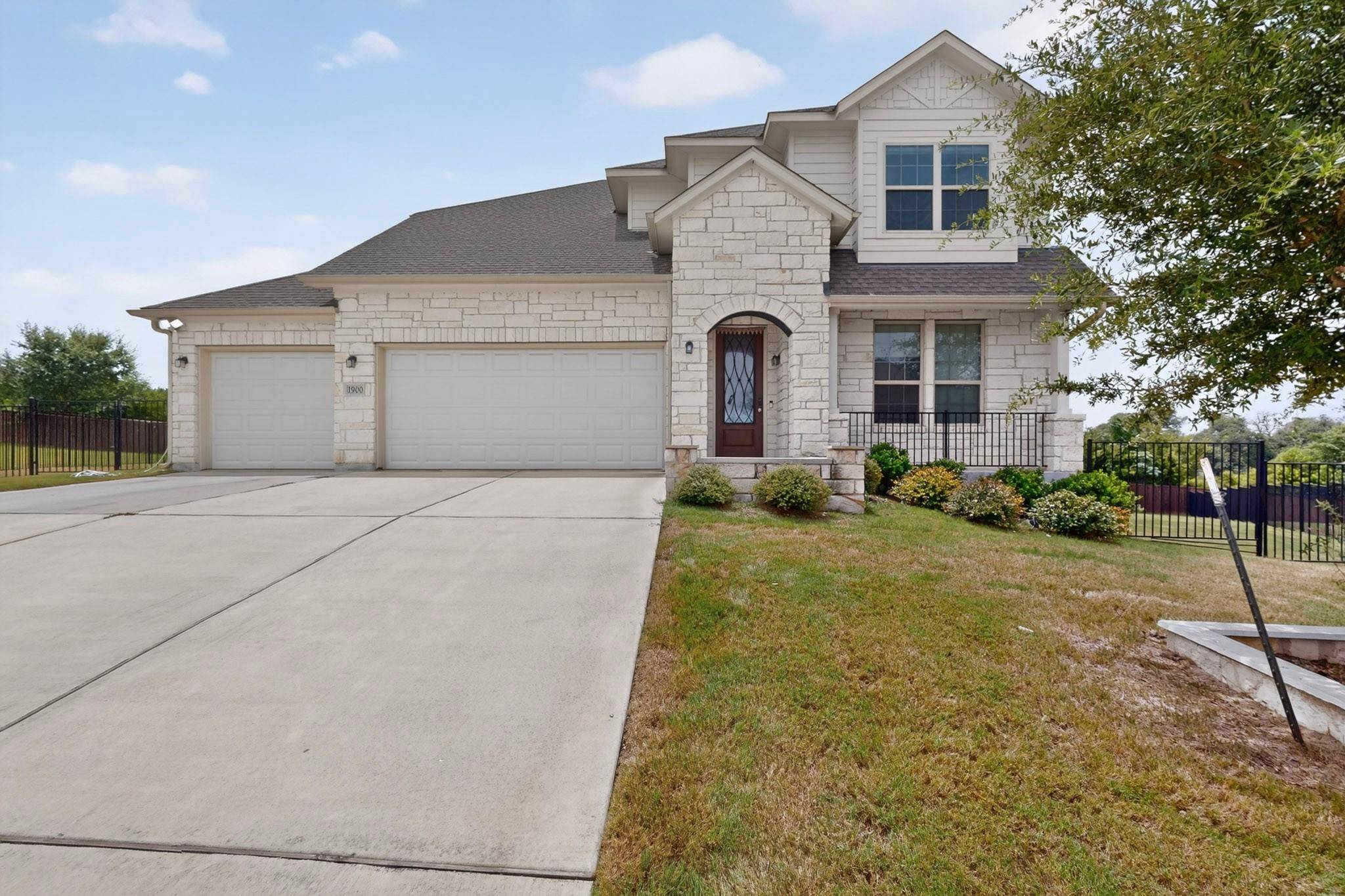 1900 Vinaros CT, Leander, TX 78641