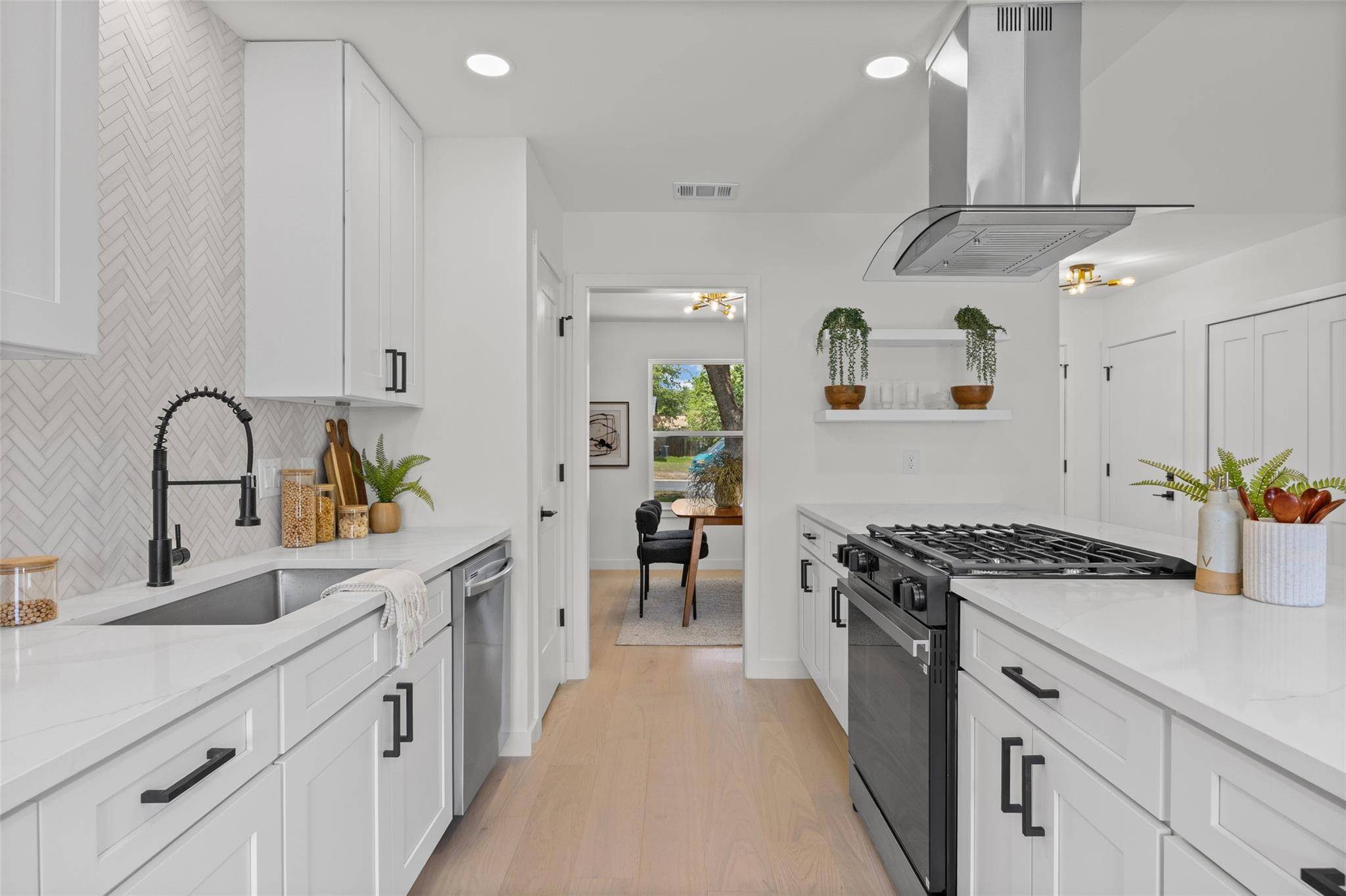 7901 Woodcroft DR, Austin, TX 78749