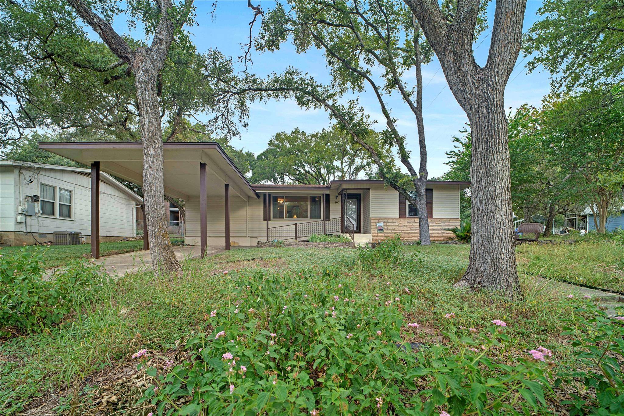 107 Mandalay LN, San Marcos, TX 78666